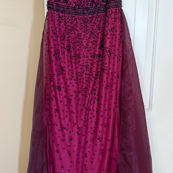 New Burgundy Prom Dress with attached Train - Picture 3 of 5